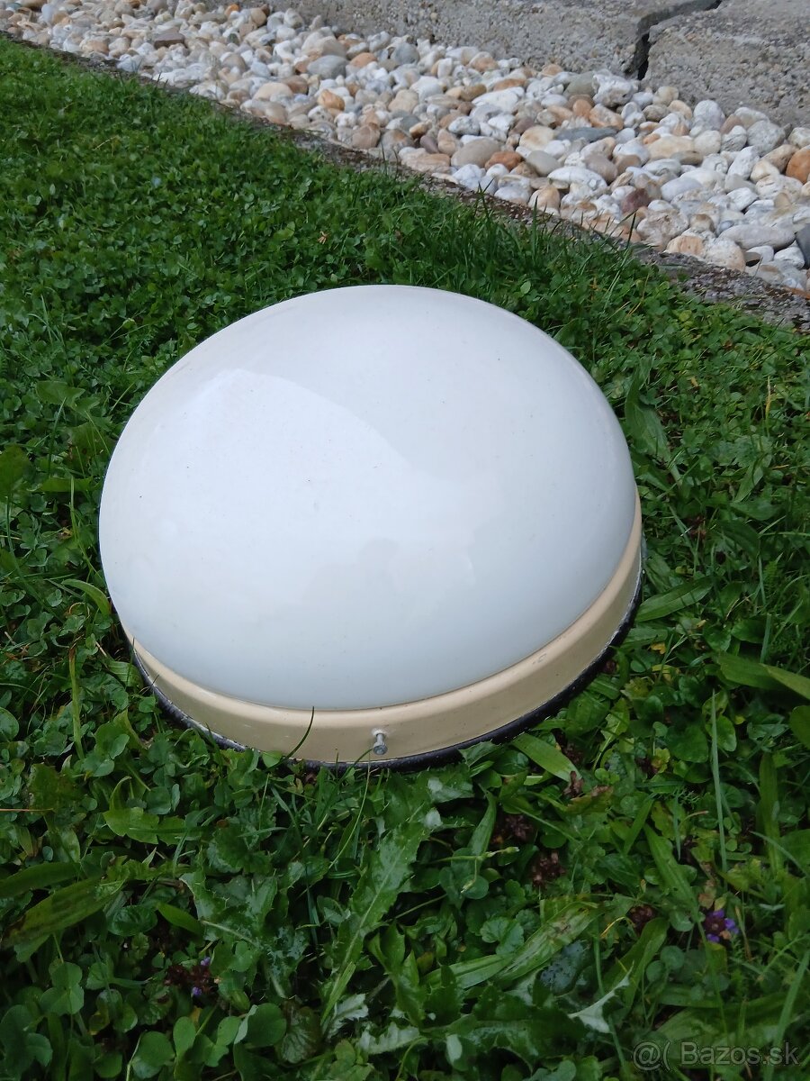 Predam bakelitovu stropnu lampu