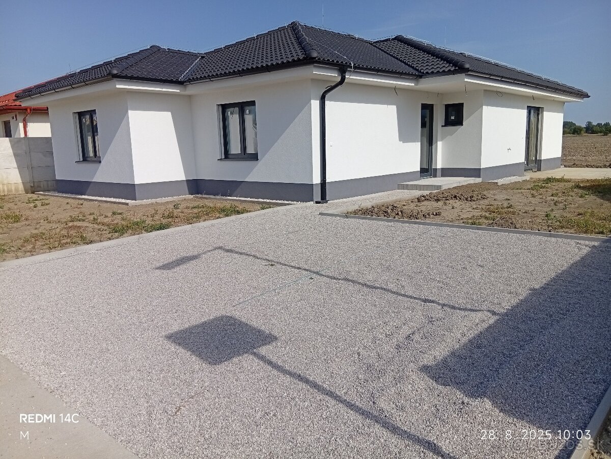 NOVOSTAVBA 4 IZBOVÉHO RODINNÉHO DOMU S TERASOU