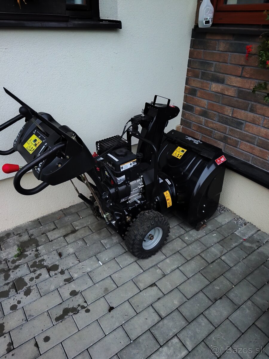 Zánovná snehová fréza