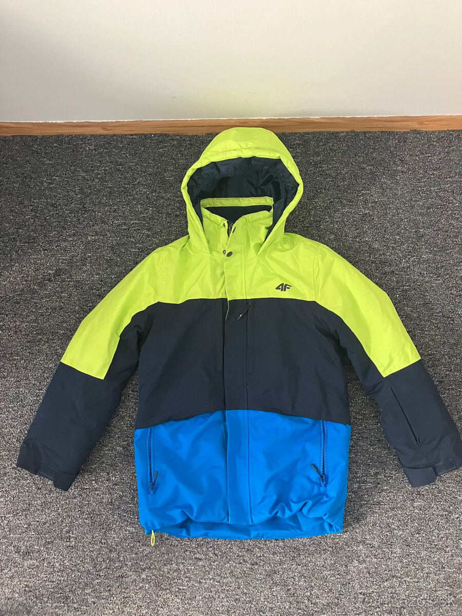 Predám detskú vetrovku na lyžovanie