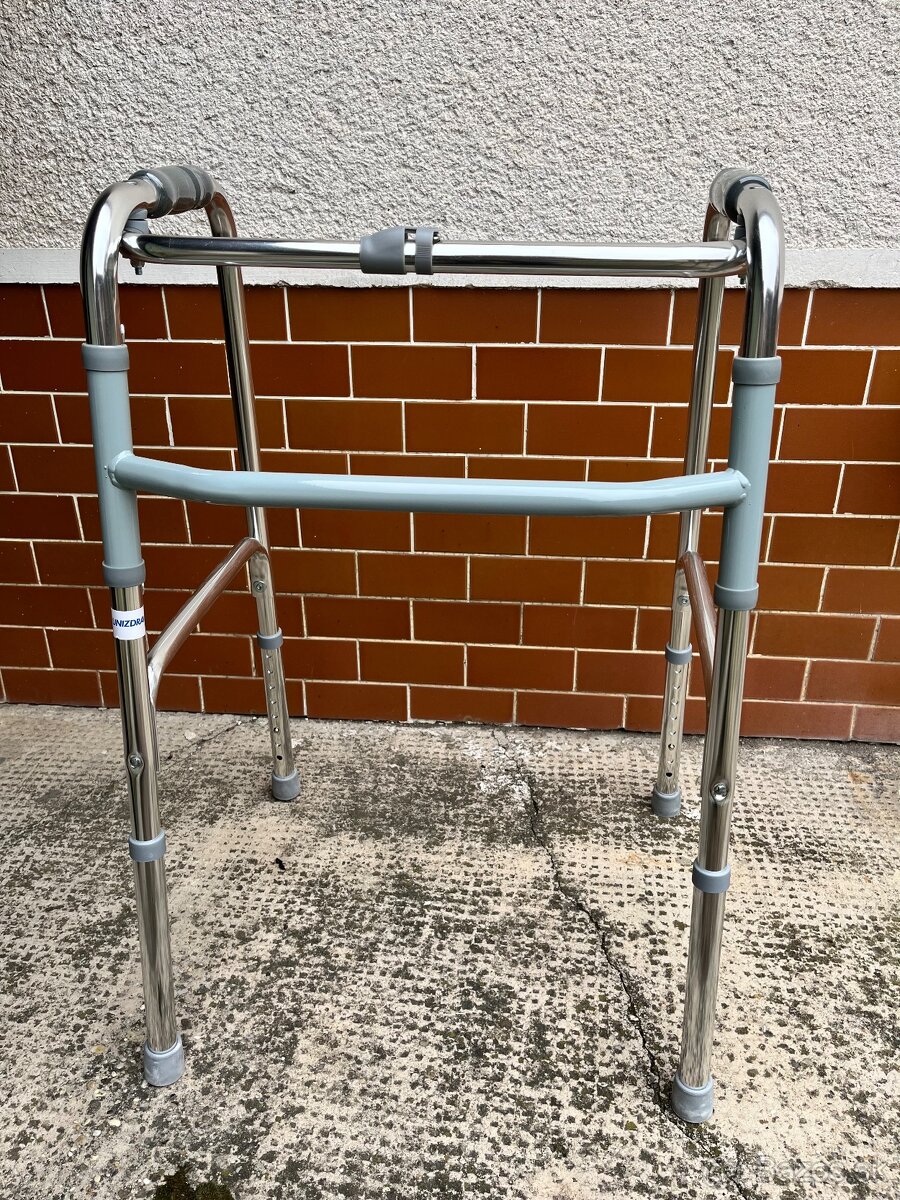 Skladacie choditko pre seniorov