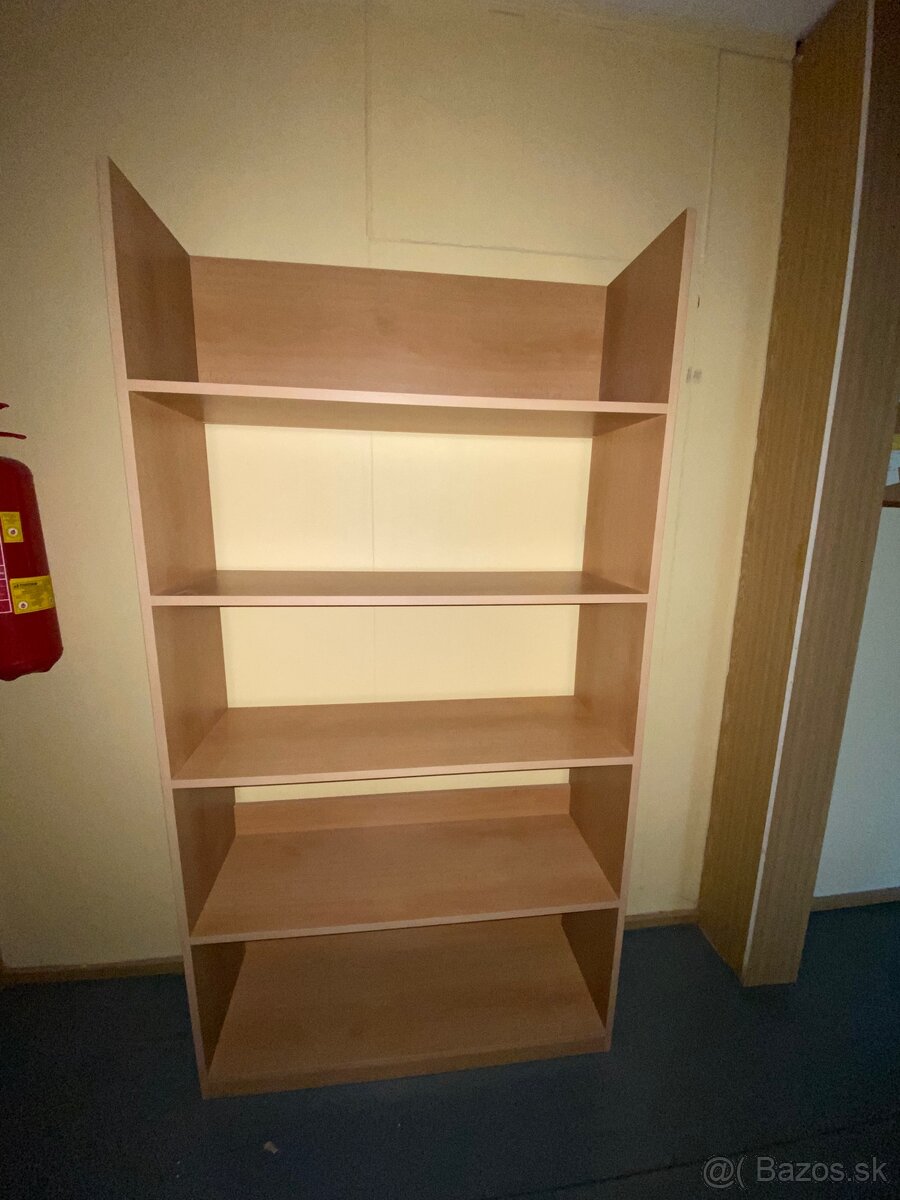 Policová skriña / kniznica - 5 políc, vo výbornom stave