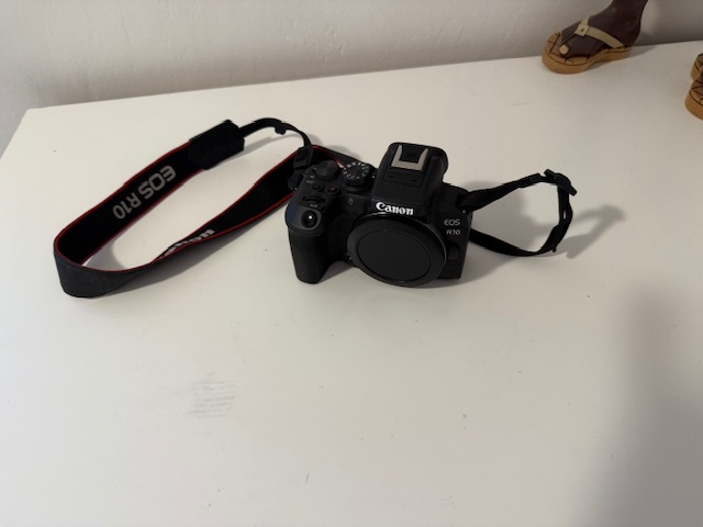 CANON EOS R10 bez objektívu