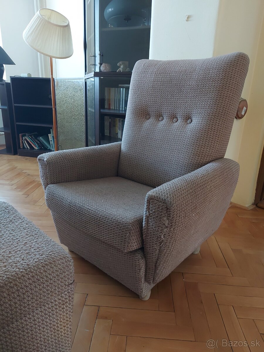 Kreslo usiak s taburetkou