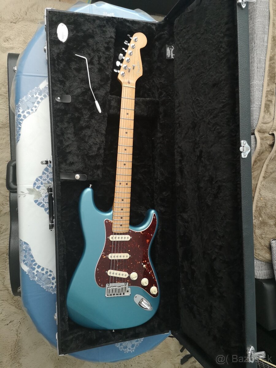 Fender AM STD STRAT MN LPB W/C 04/1997 USA