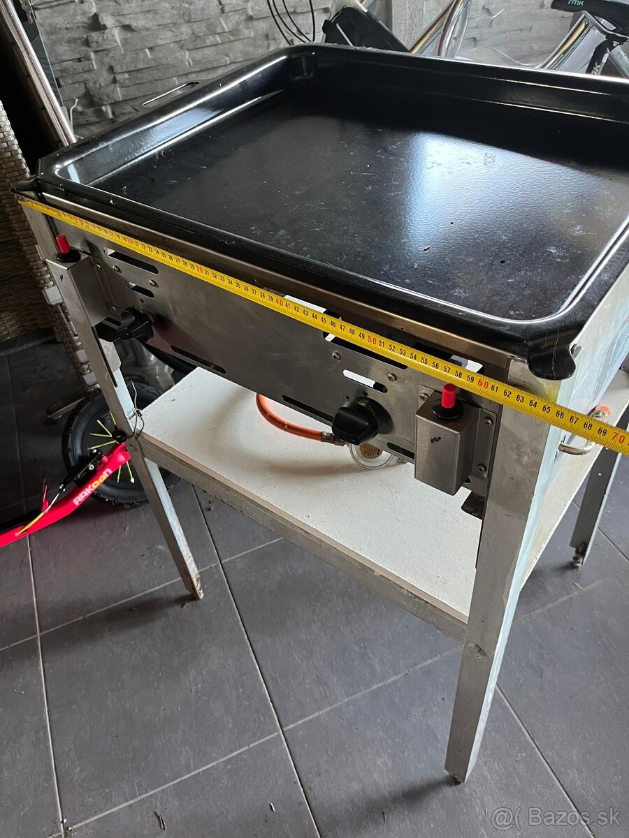 Plynový gril Hendi BW – Steenoven 21, 11,4 kW + pevný stojan