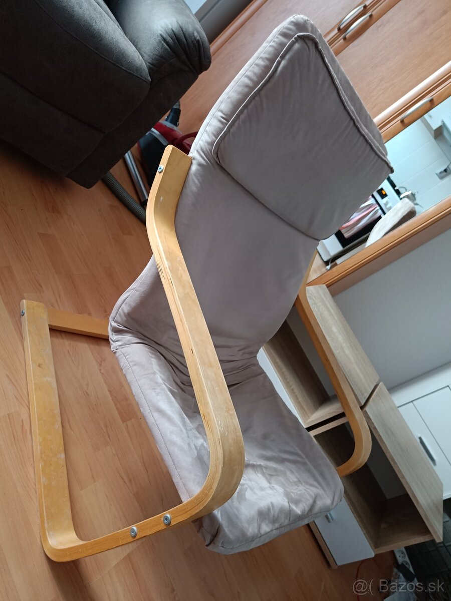 Kreslo Ikea.