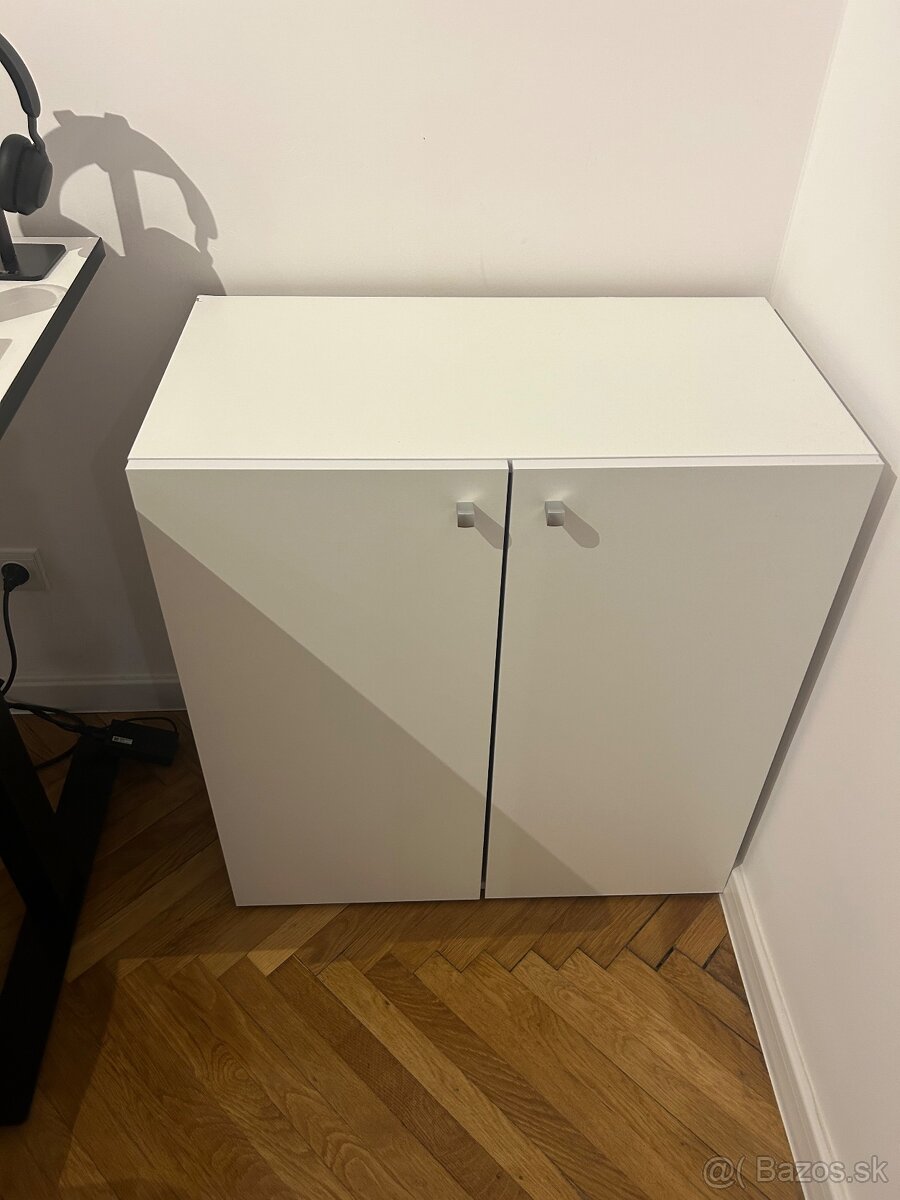 Biela drevená skrinka ZADARMO