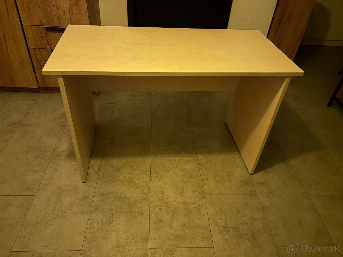 Písací alebo počítačový stôl