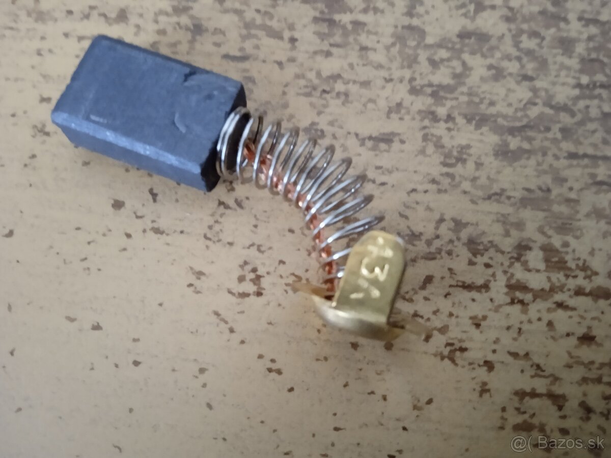uhlíky 11x7mm