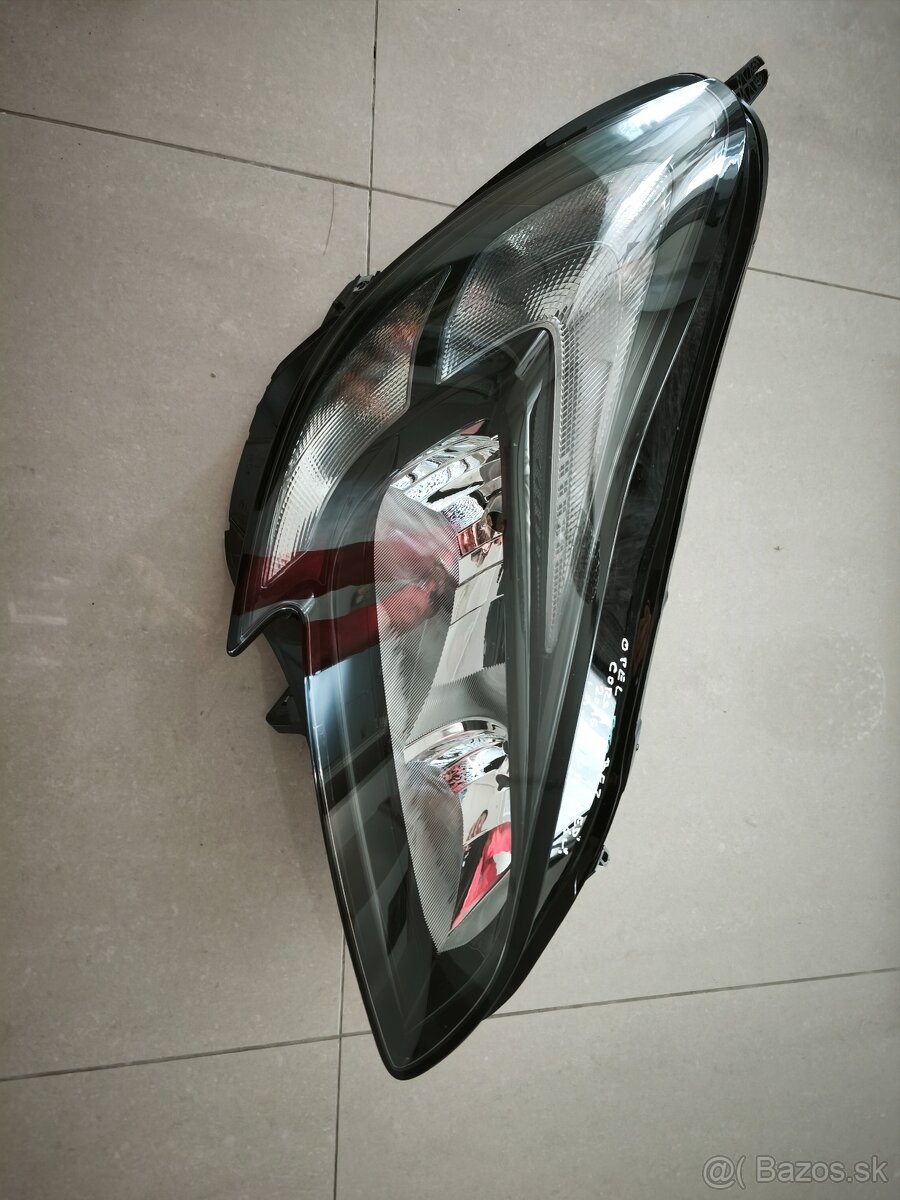 Prave predne svetol Opel Corsa E