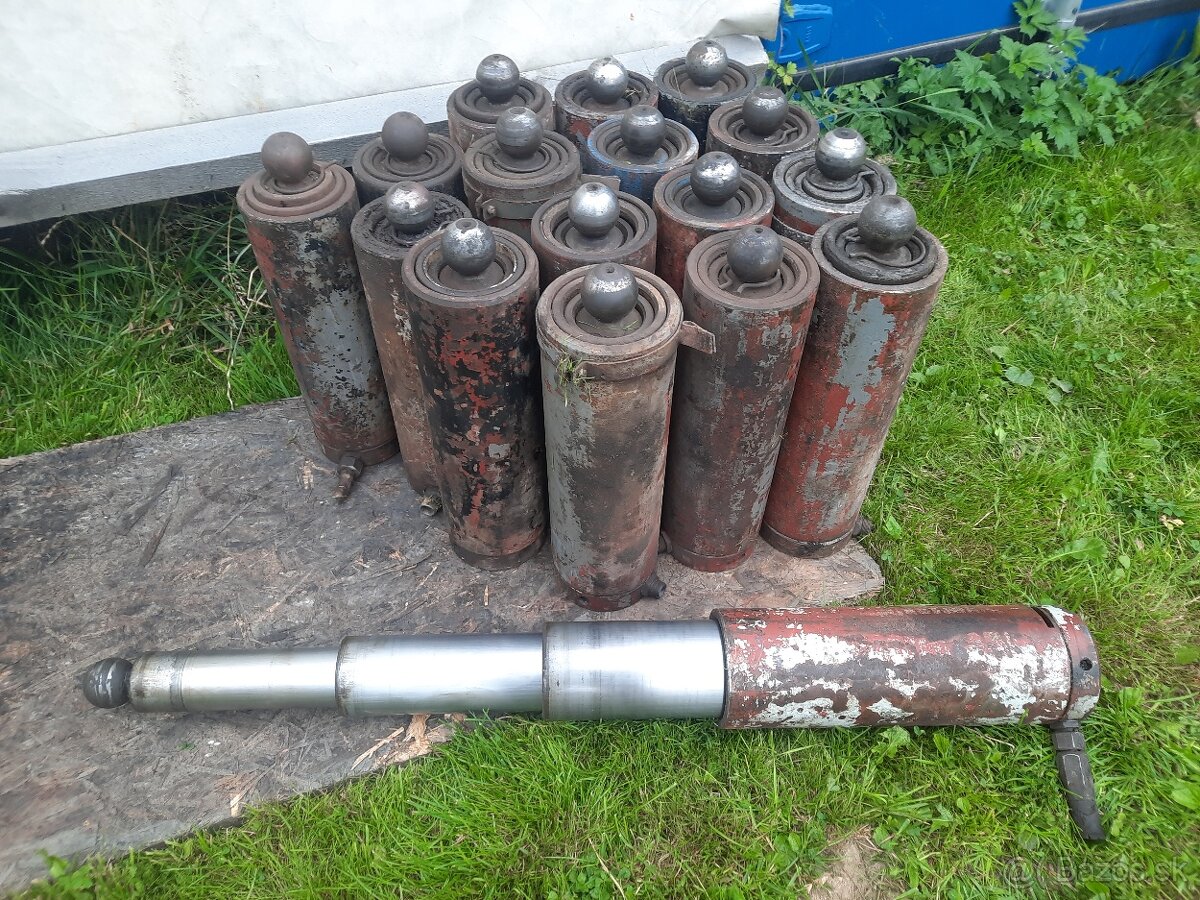 Hydraulicky piest