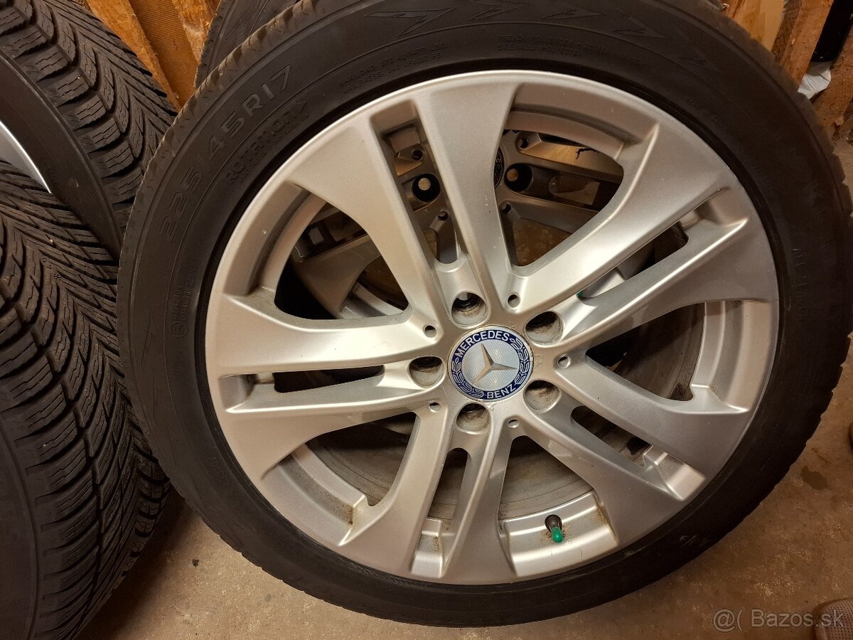 Celoročna sada pneu 225/45/17