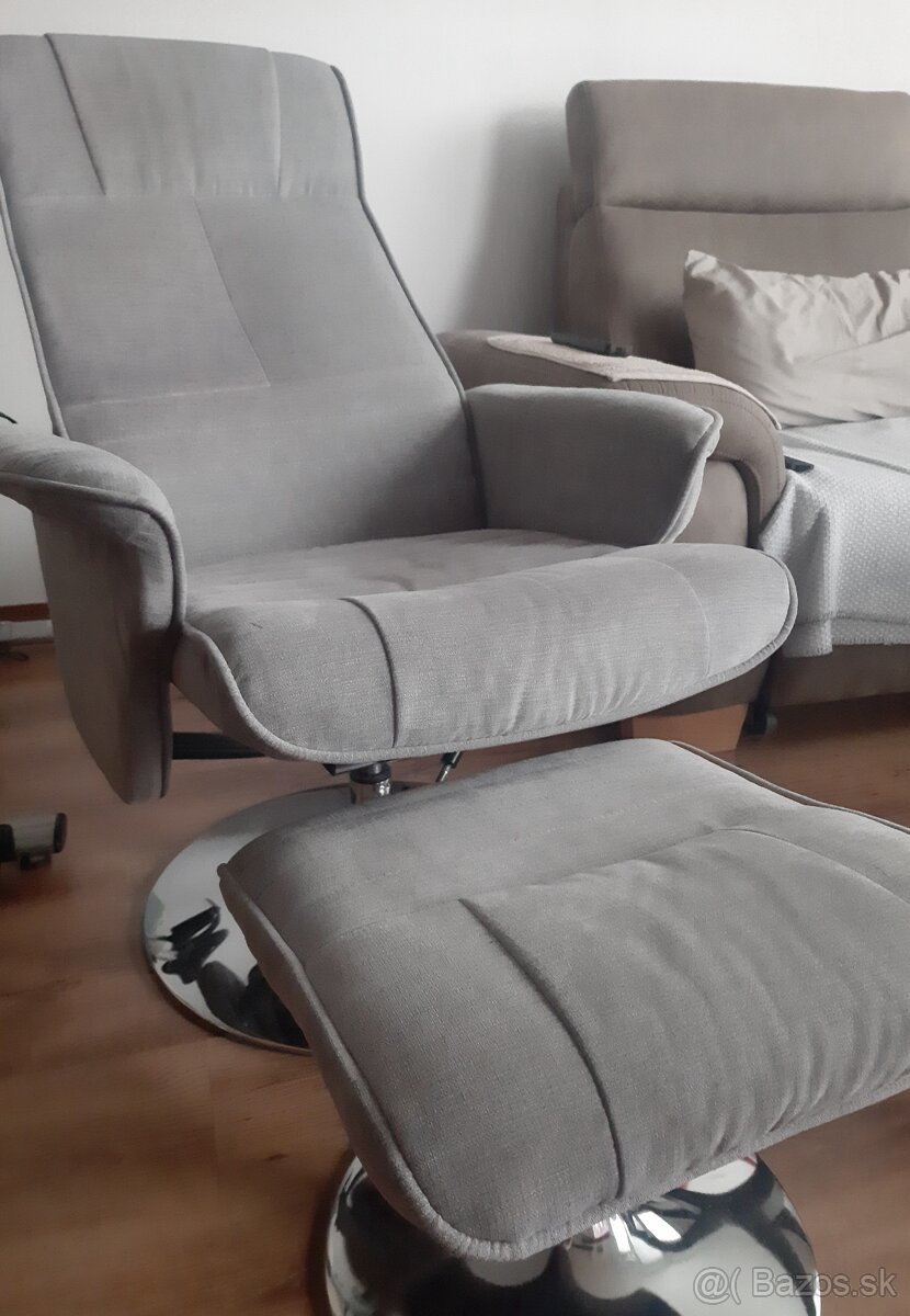 Polohovatelne kreslo s podnožkou