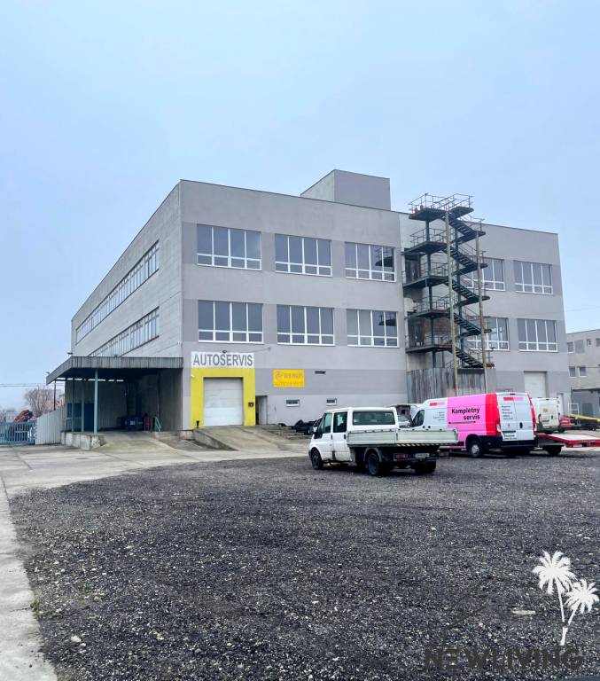 PREDAJ: Výrobná poschodová hala na rozľahlom pozemku, Hlohov