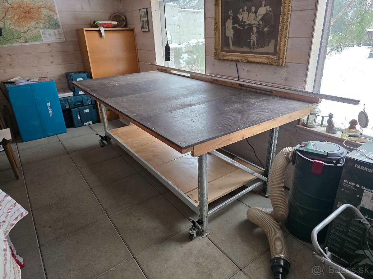Pracovný stôl do dielne do garaže