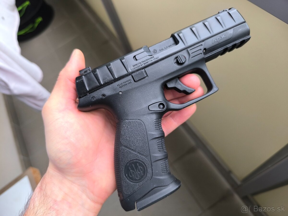 Beretta APX co2