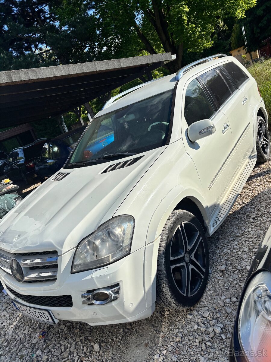Predam mercedes gl rok2008 dizel 3.2