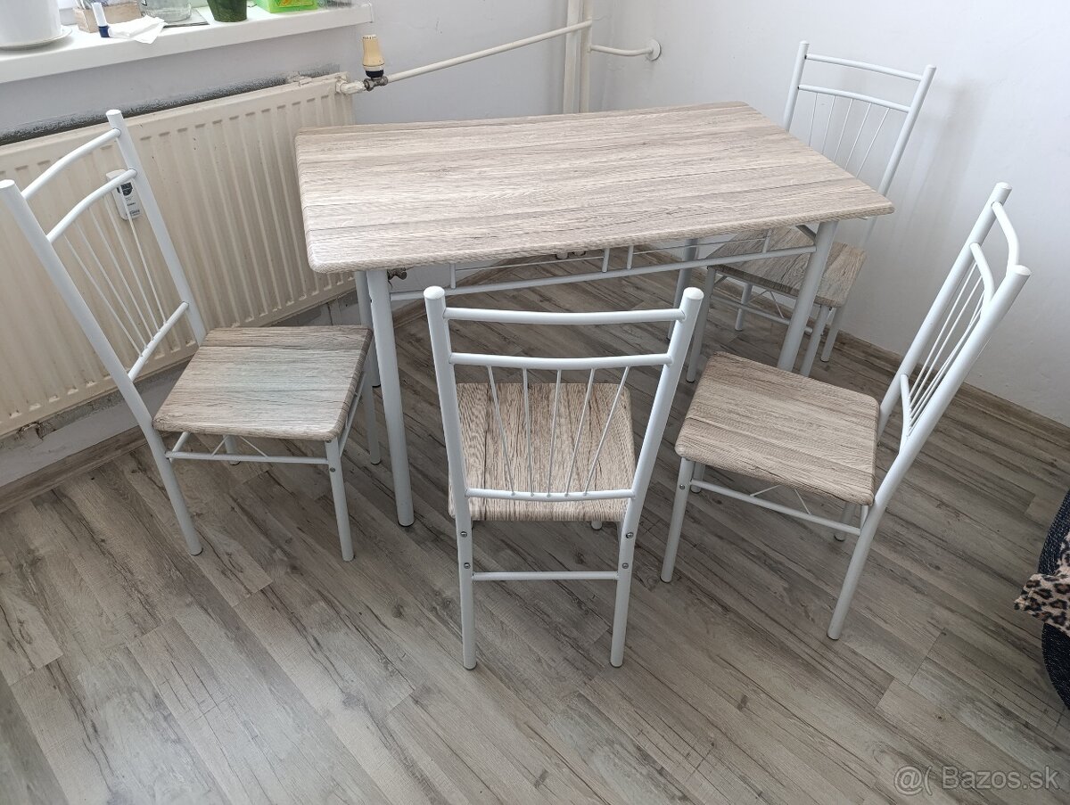 Jedálenský stôl a stoličky