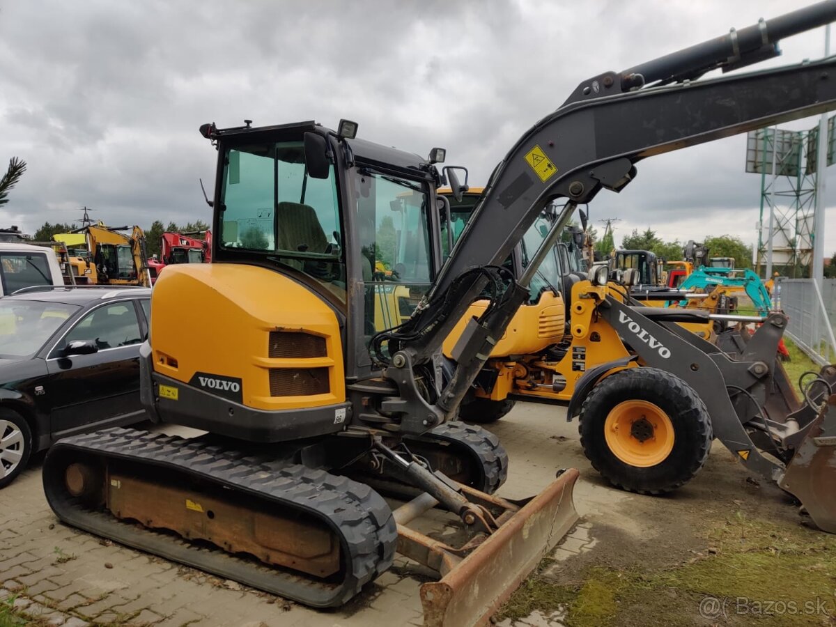 Mini pásový bagr Volvo ECR50D