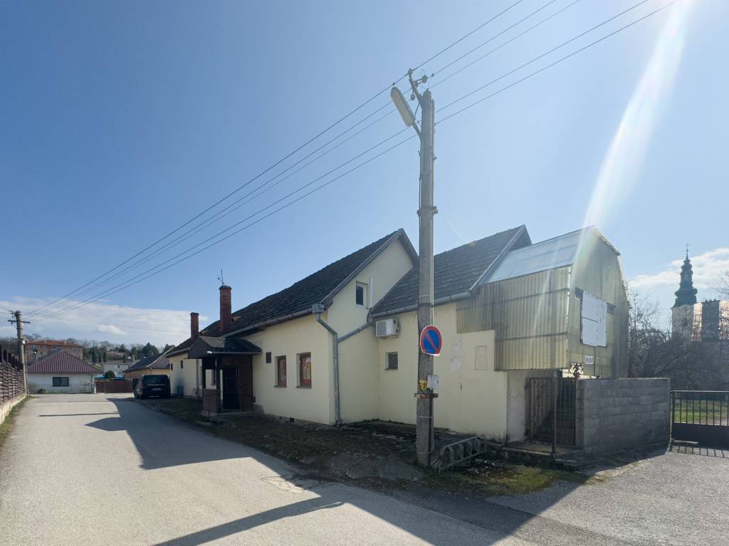 Dom na predaj v obci Skačany, vhodný aj na podnikanie