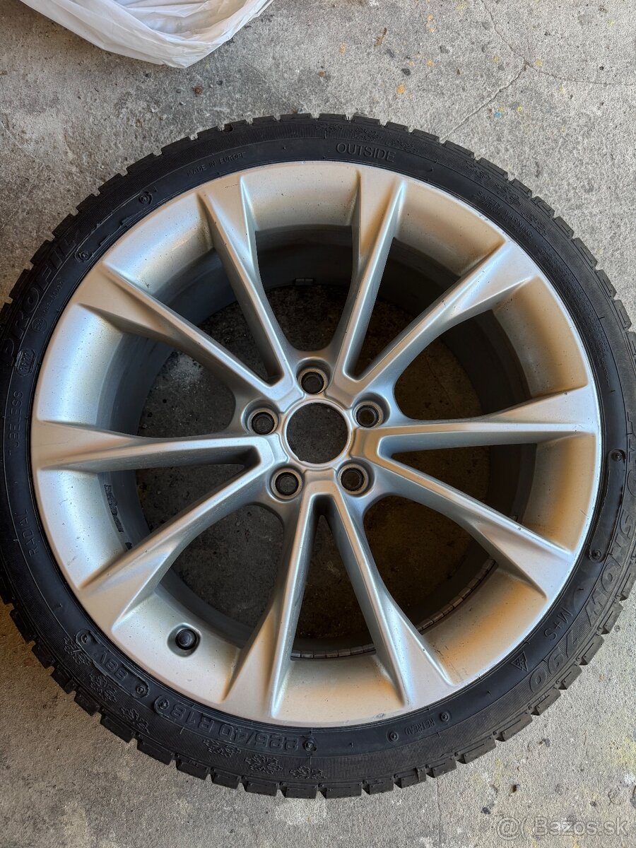 Elektróny audi so zimnymi pneumatikami 225/40 R18