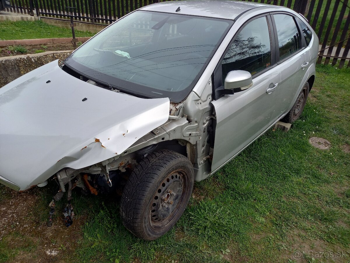 Rozpredám Ford Focus II (2008) benzín
