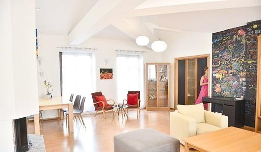 VEĽKOMETRÁŽNY SVETLÝ 2 IZBOVÝ BYT v ABSOLÚTNOM CENTRE STARÉH