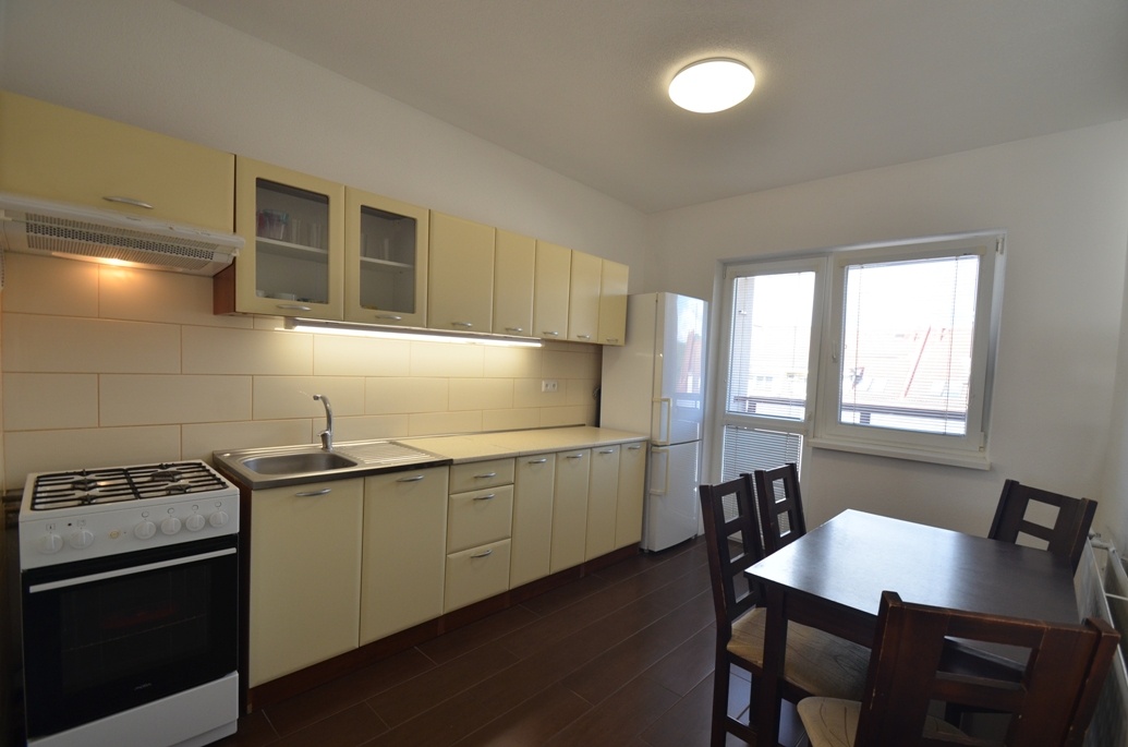 EXKLUZÍVNE NA PRENÁJOM PEKNÝ 3 IZBOVÝ BYT NA PODVRŠKOCH