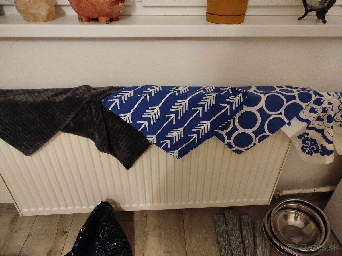 Poháre, taniere, knihy, kvetináče, všeličo