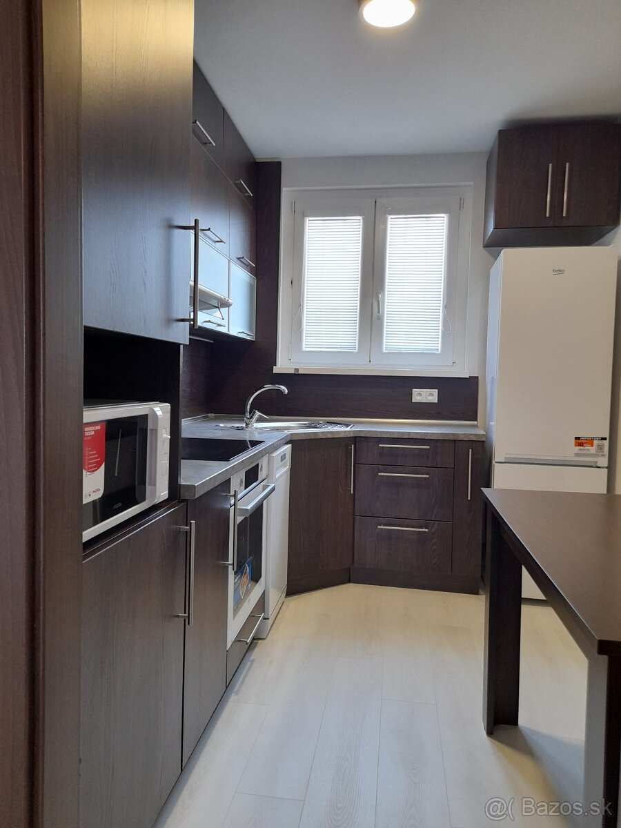 Rezervovaný kompletne zrekonštruovaný 4-izbový byt