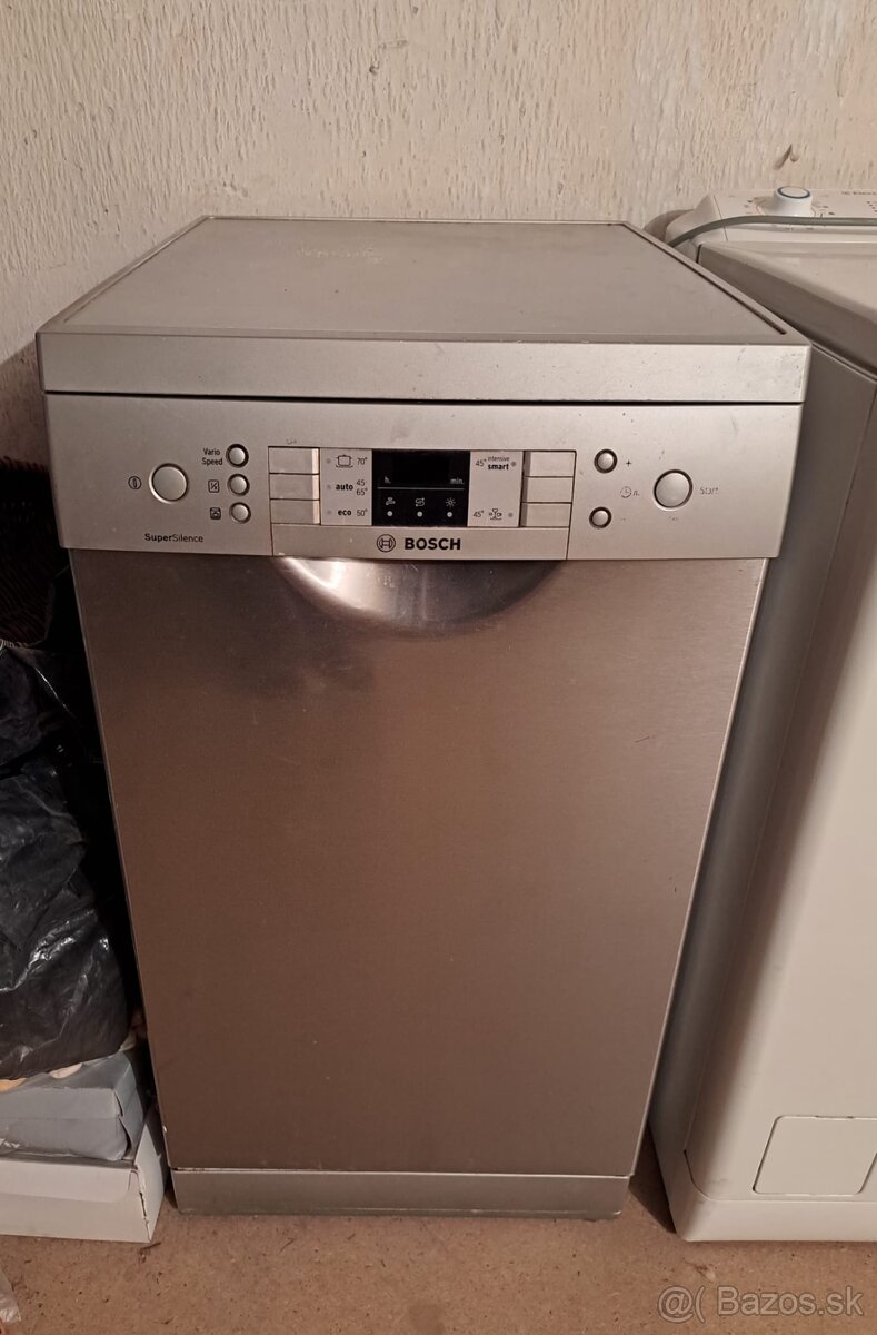 Úzka umývačka riadu