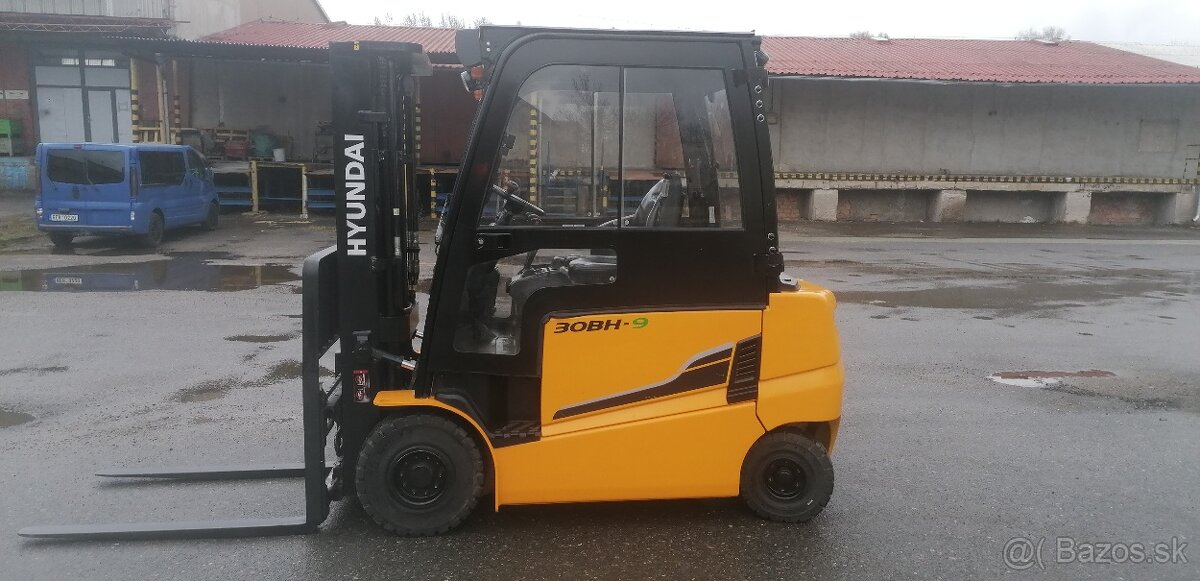 HYUNDAI 30BH-9 AKU triplex, boční posuv