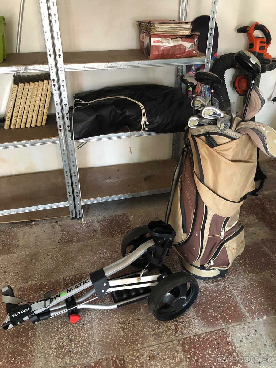 Golfový bag s palicami a vozíkom