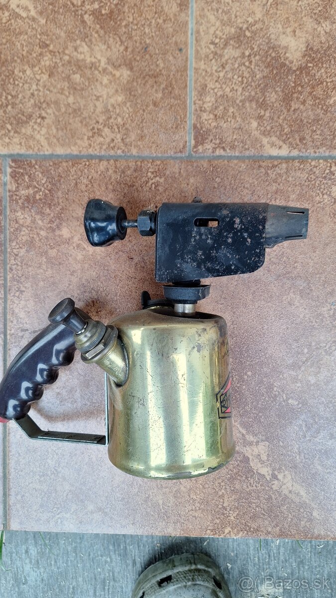 Benzínová let lampa