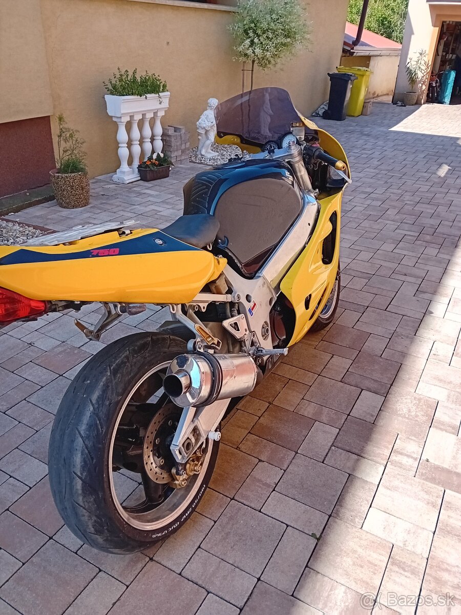 Suzuki gsxr 750
