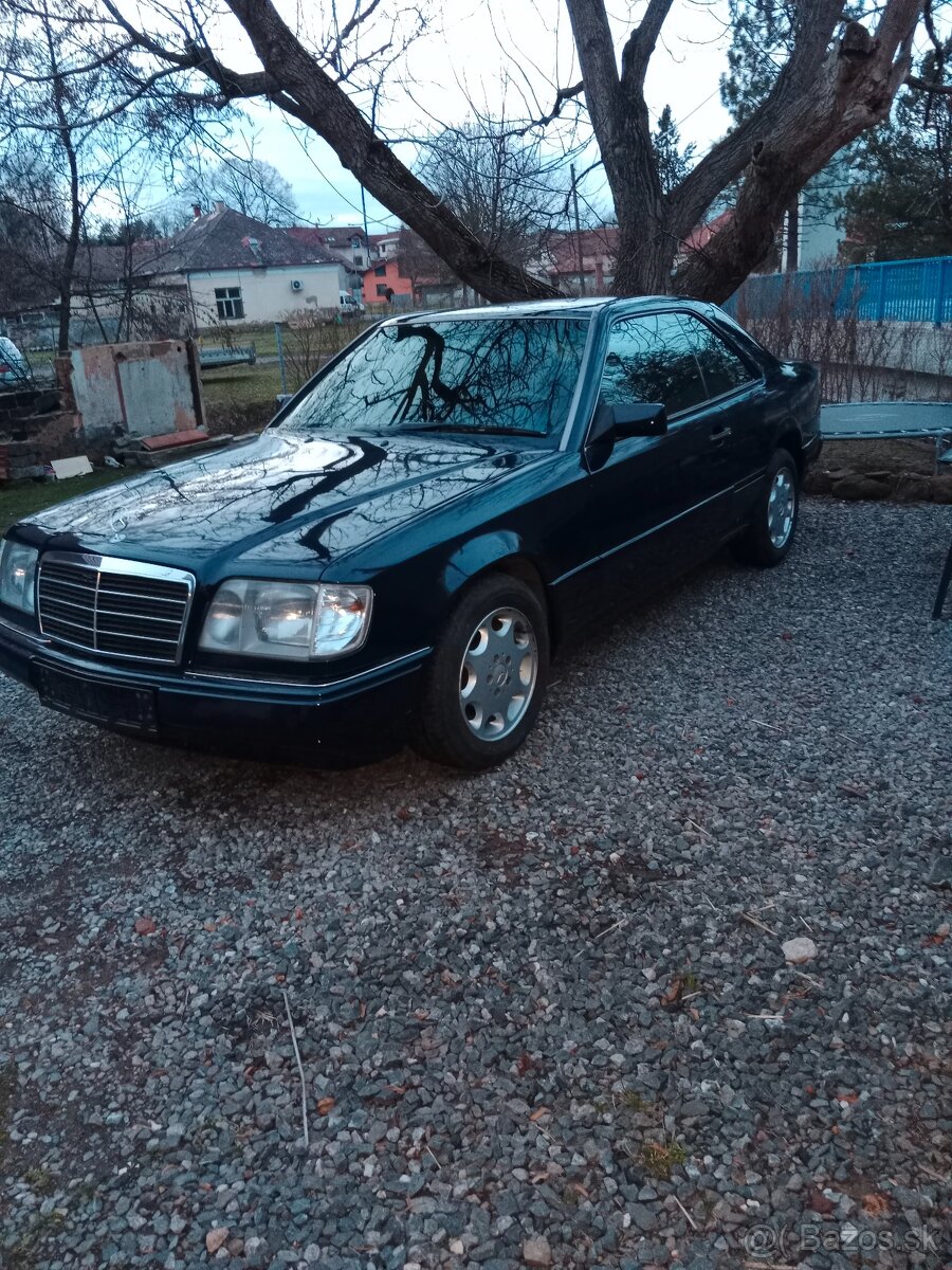 Mercedes W124 coupé E220 manuál