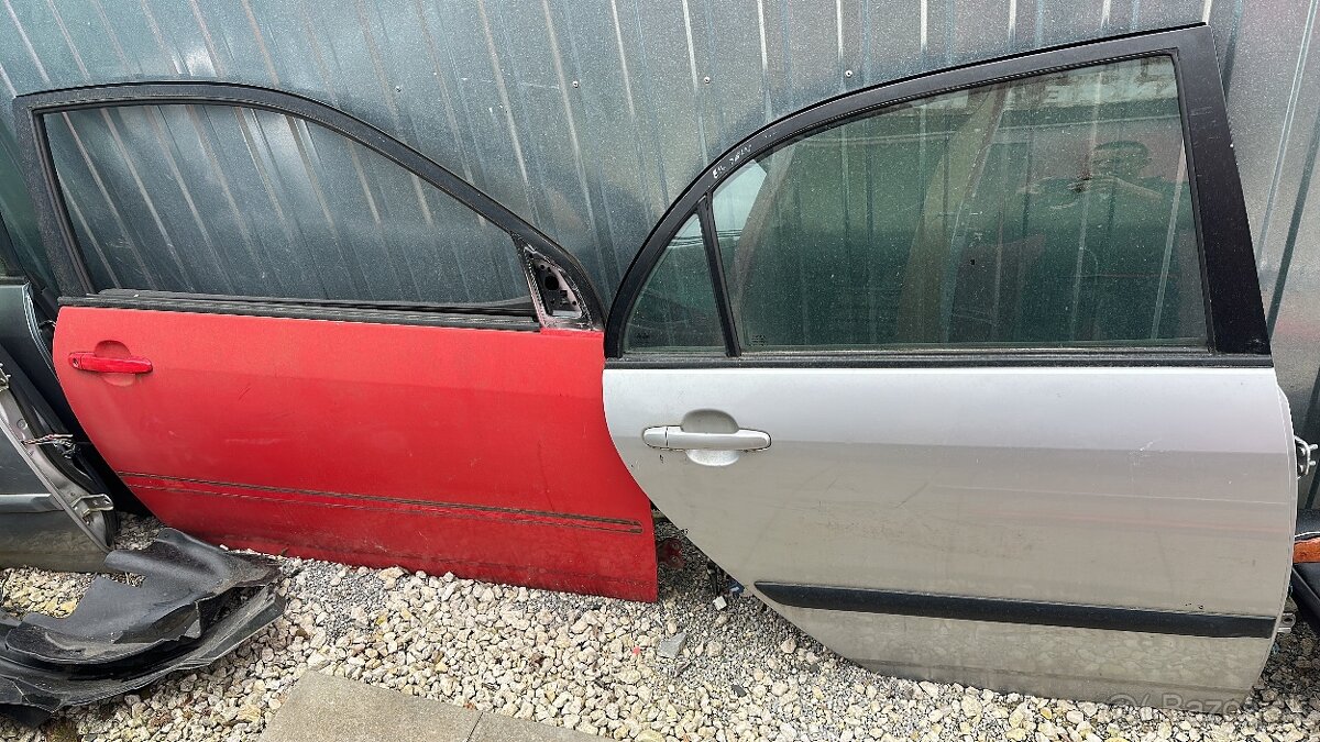 Predám dvere zásterky sklo nárazník kufor Corolla E12 02-07