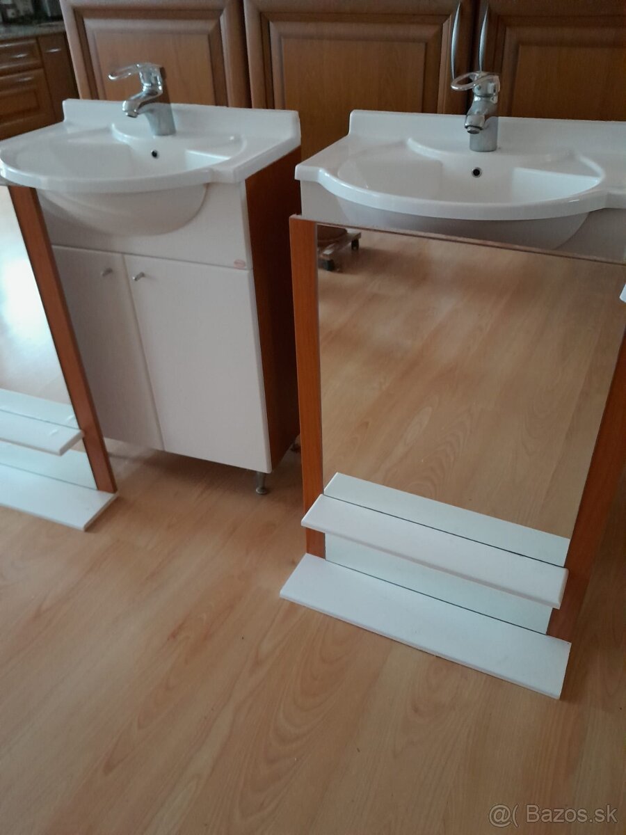 Kúpelňová skrinka s umývadlom a zrkadlom