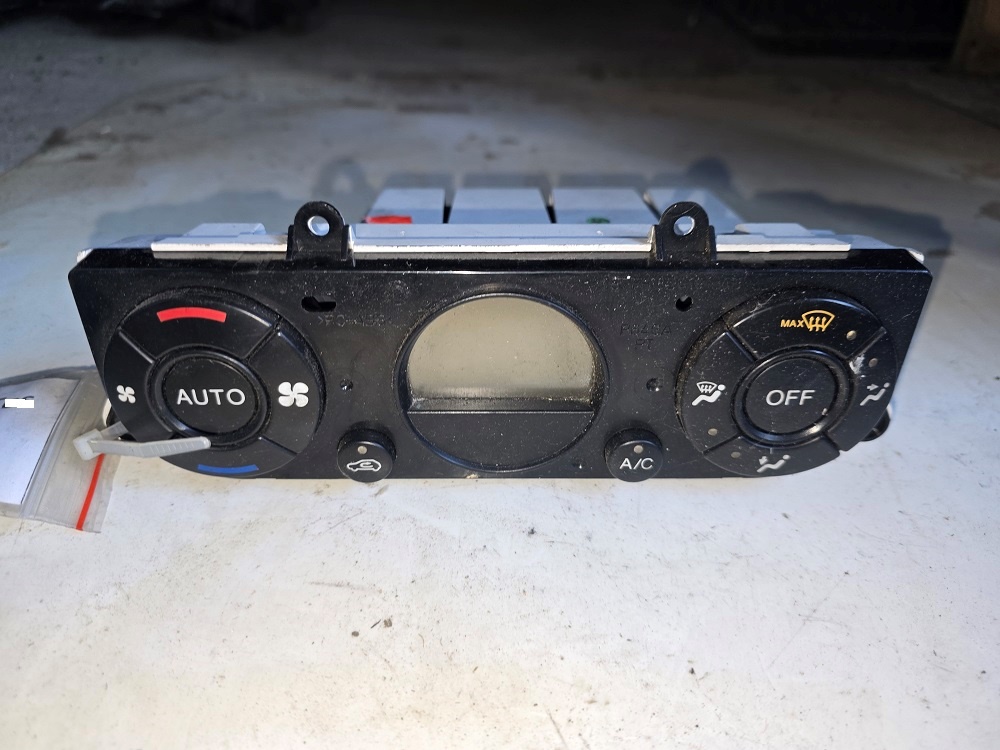 Ovládanie kúrenia Ford Mondeo MK3 2S7H18C612AB