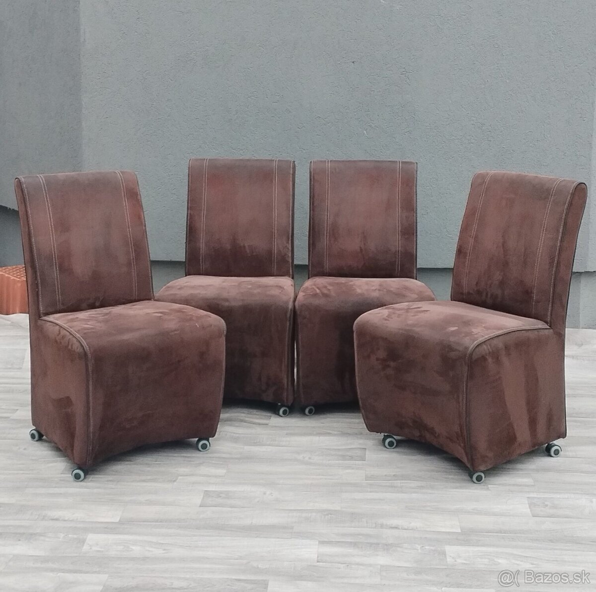 Set kresiel na kolieskach – hnedé – ( 4 KS ).