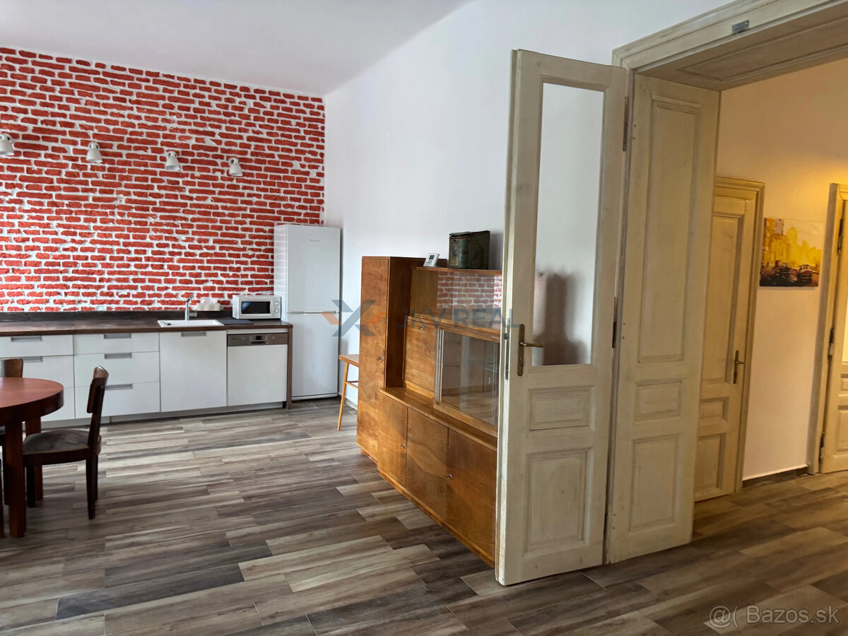 Na prenájom exkluzívny 2-izbový byt v historickom centre Nit