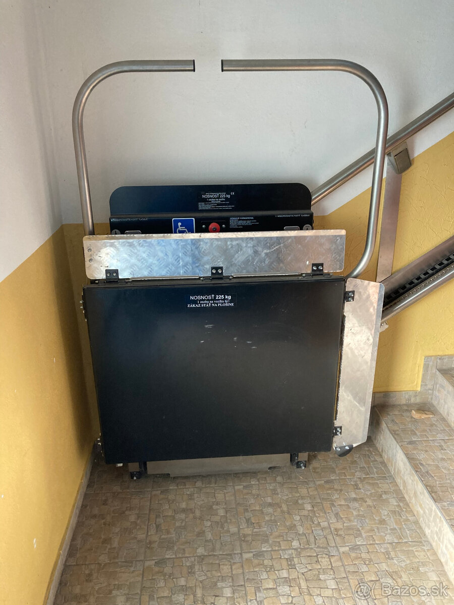 Šikmá schodisková plošina SPZ 225