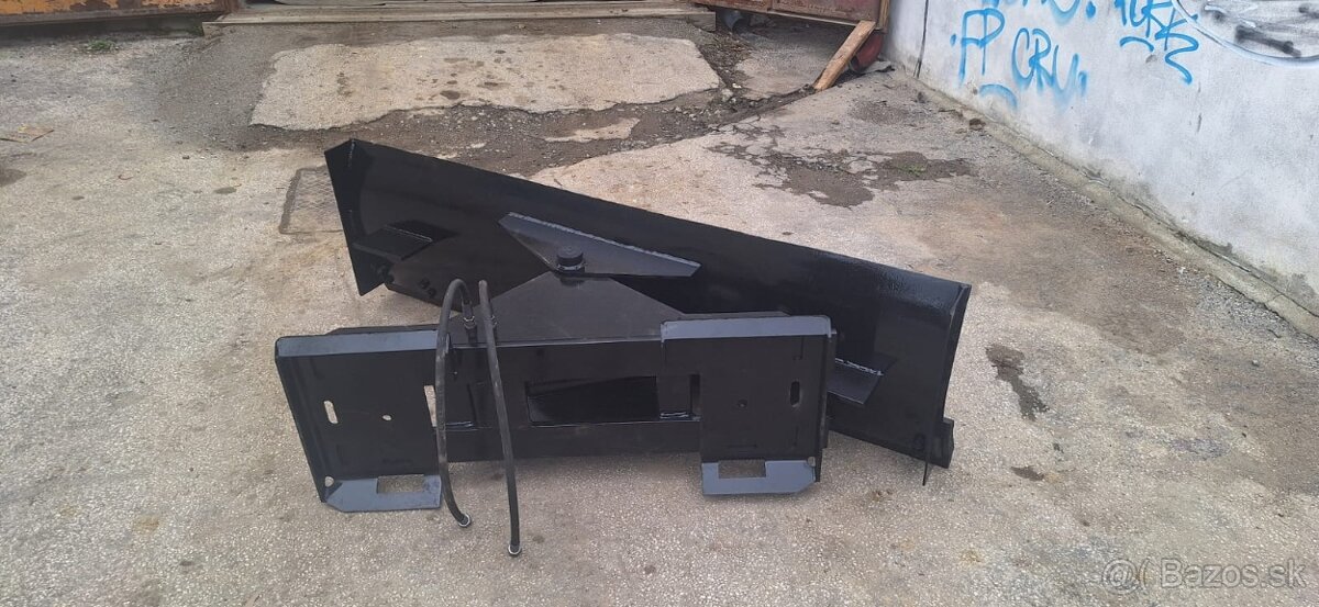 Hydraulicka radlica na smykom riadený nakladac