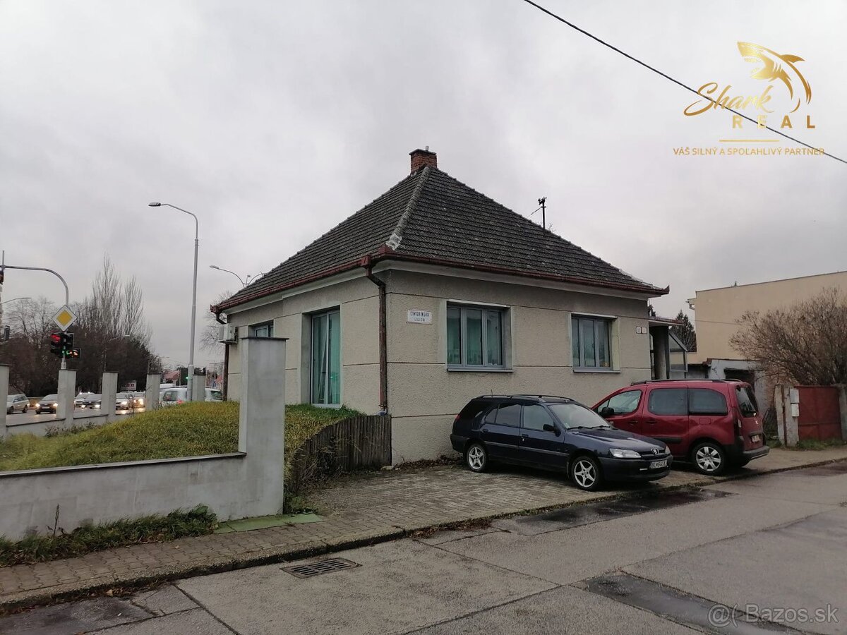 Rodinný dom vhodný na podnikateľské účely.