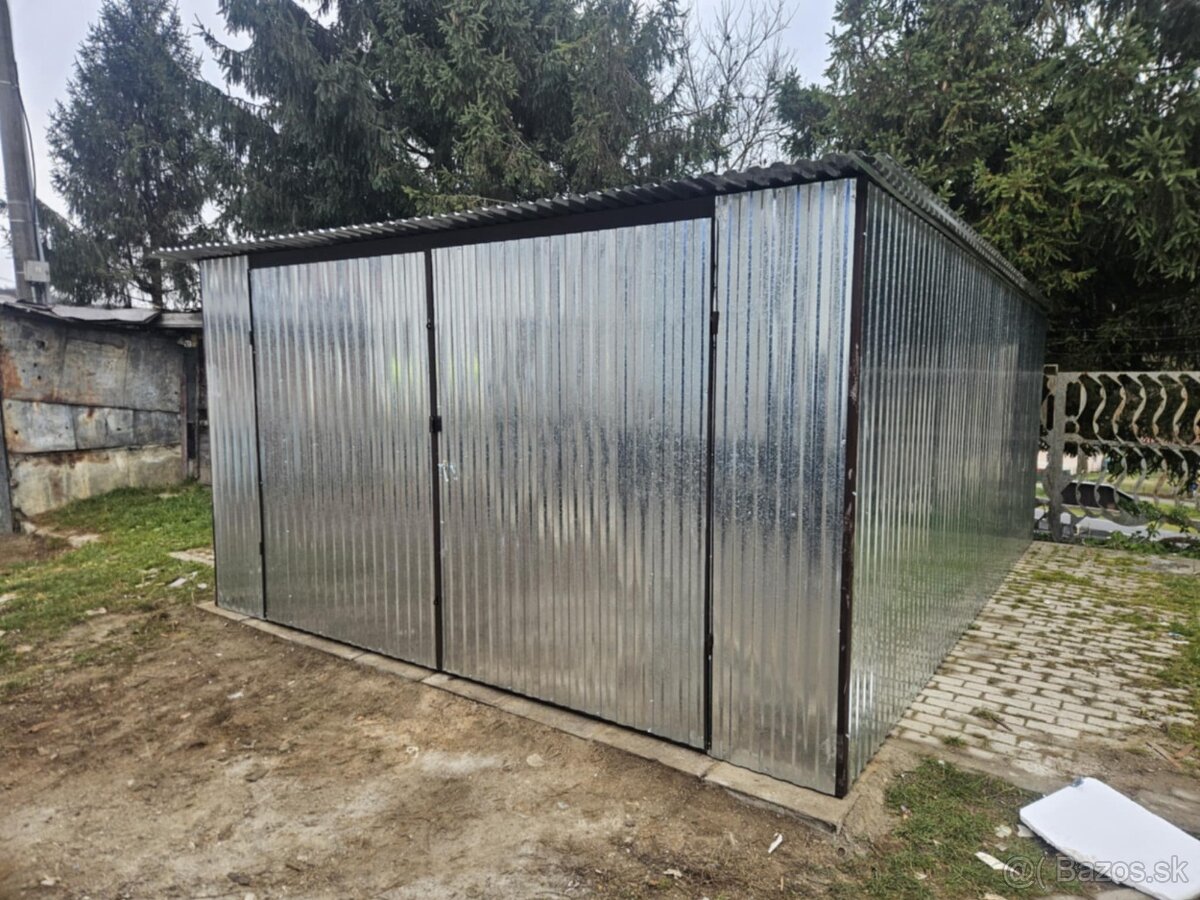 Nová plechová garáž