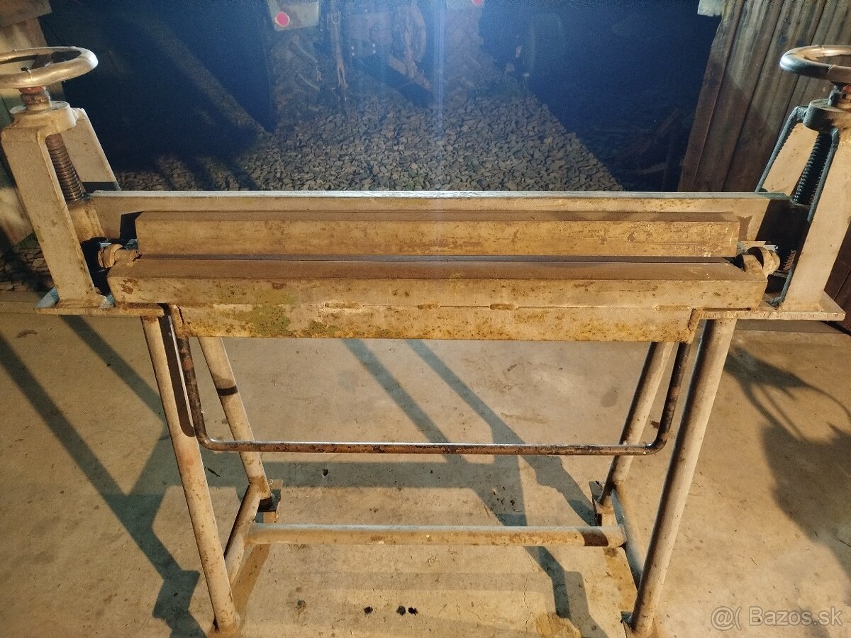 Predám ohýbačku plechu 1m