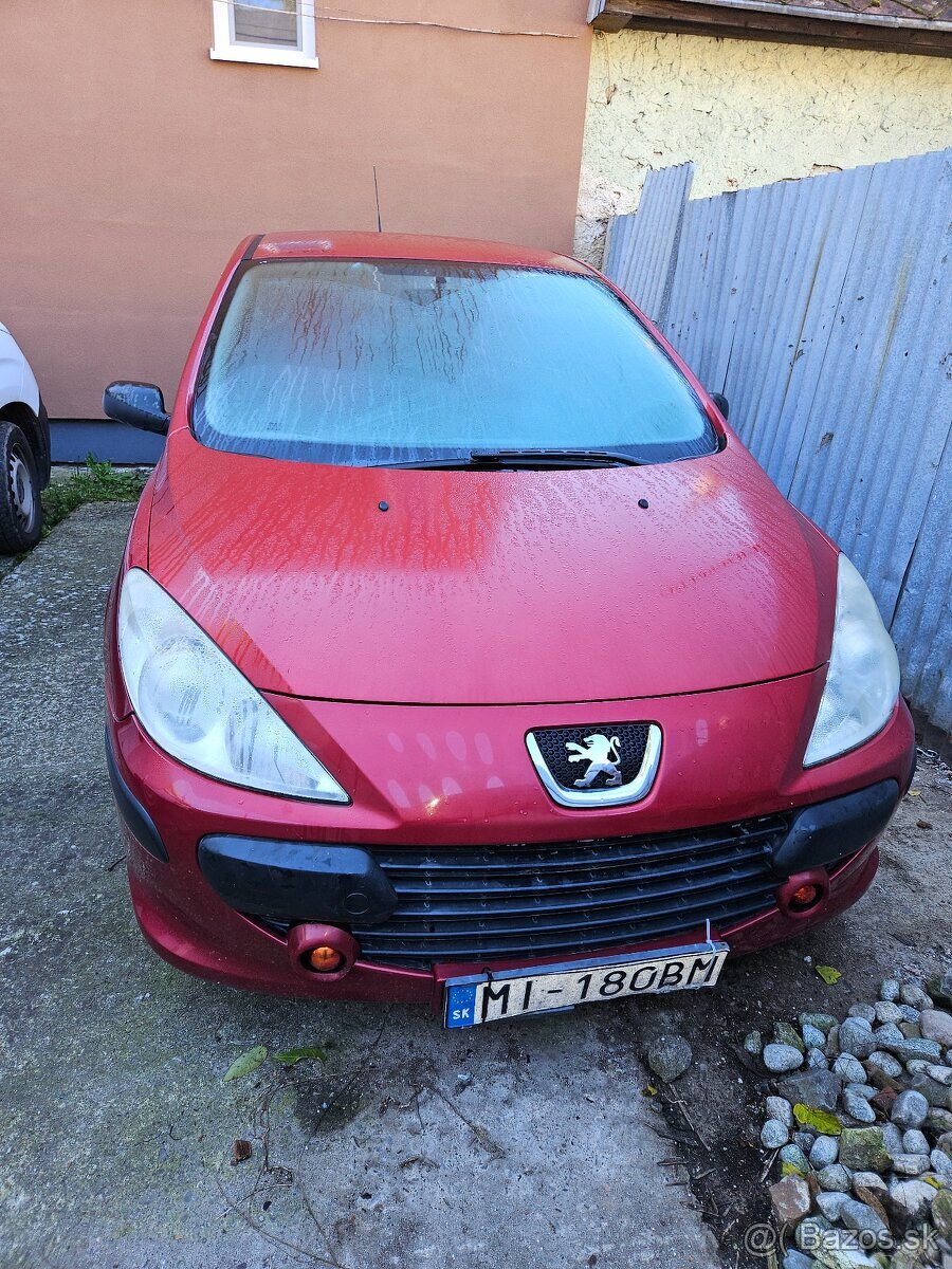 Peugeot 307 rv2005 155000 km. 1000 Eur