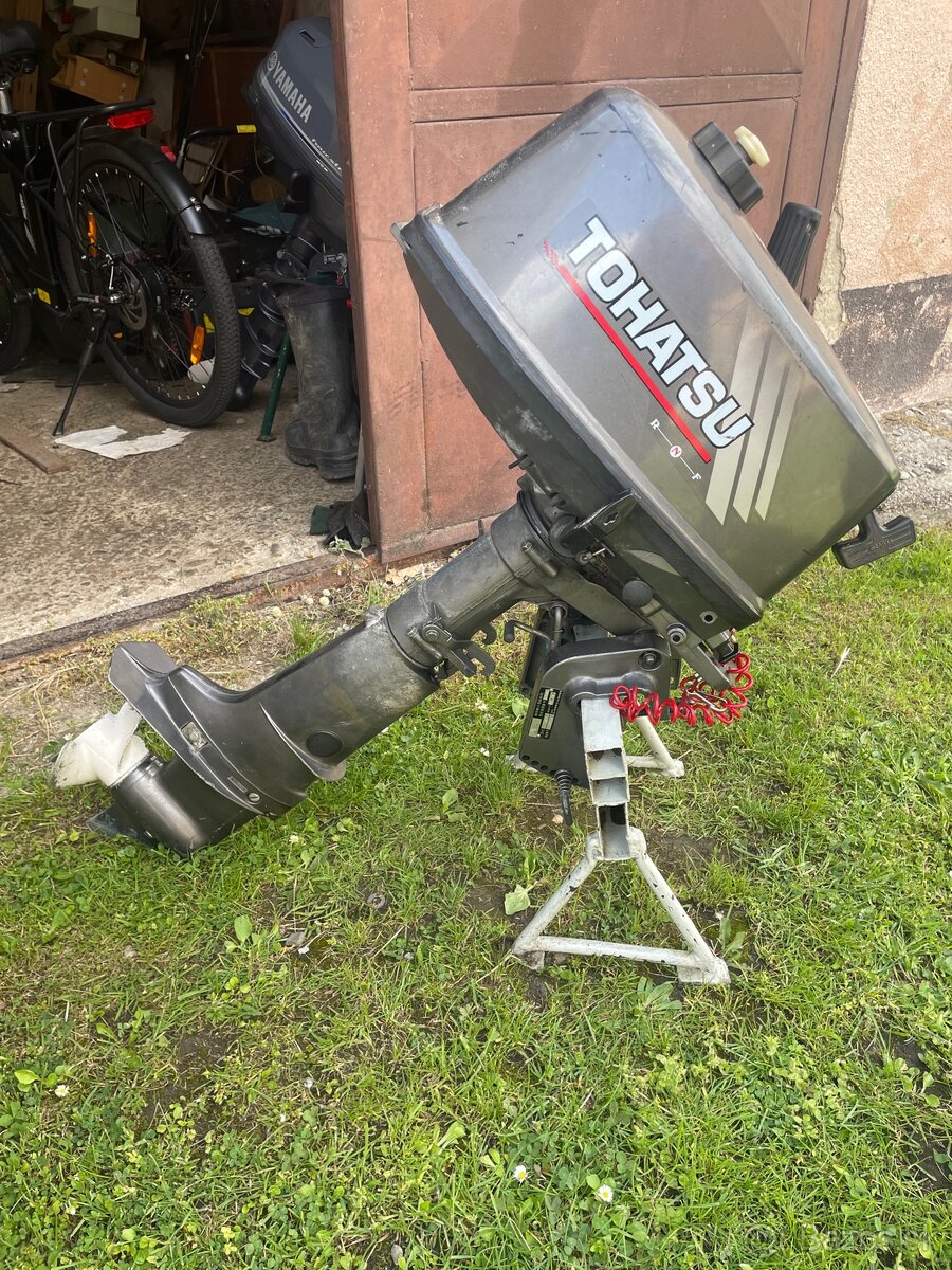 Motor na loď