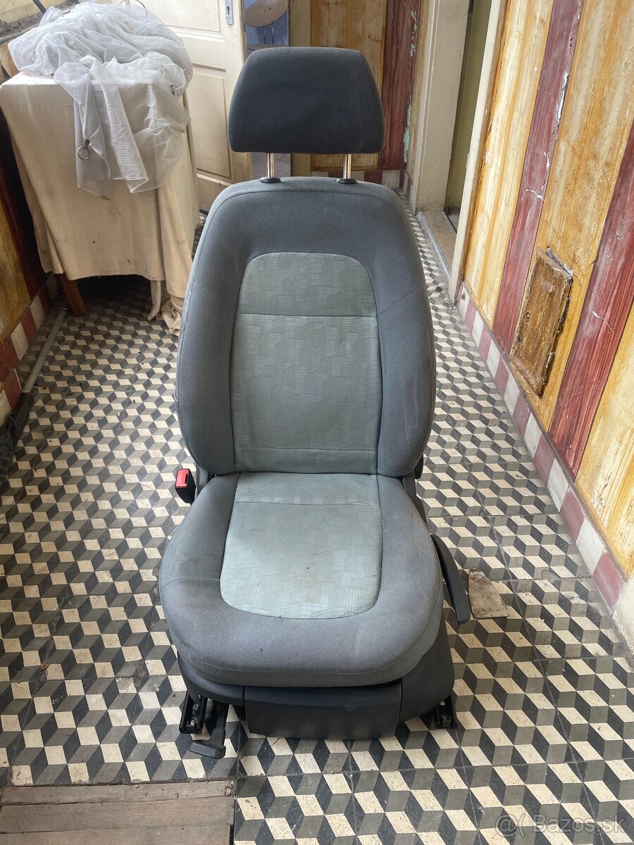Predám predné sedadlo Škoda Fabia I (ľavá strana)